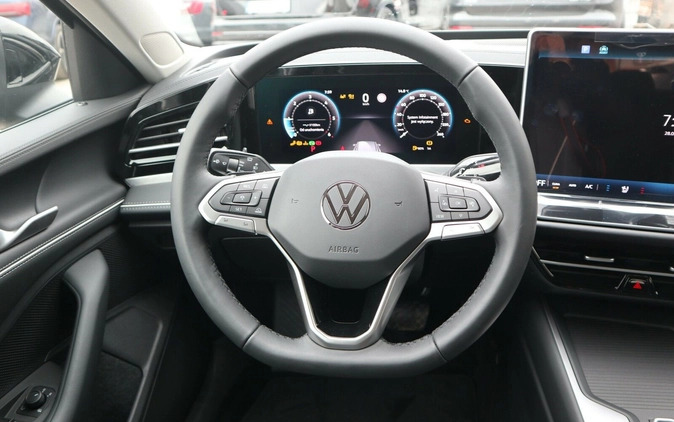 Volkswagen Passat cena 208590 przebieg: 8, rok produkcji 2024 z Olsztyn małe 379